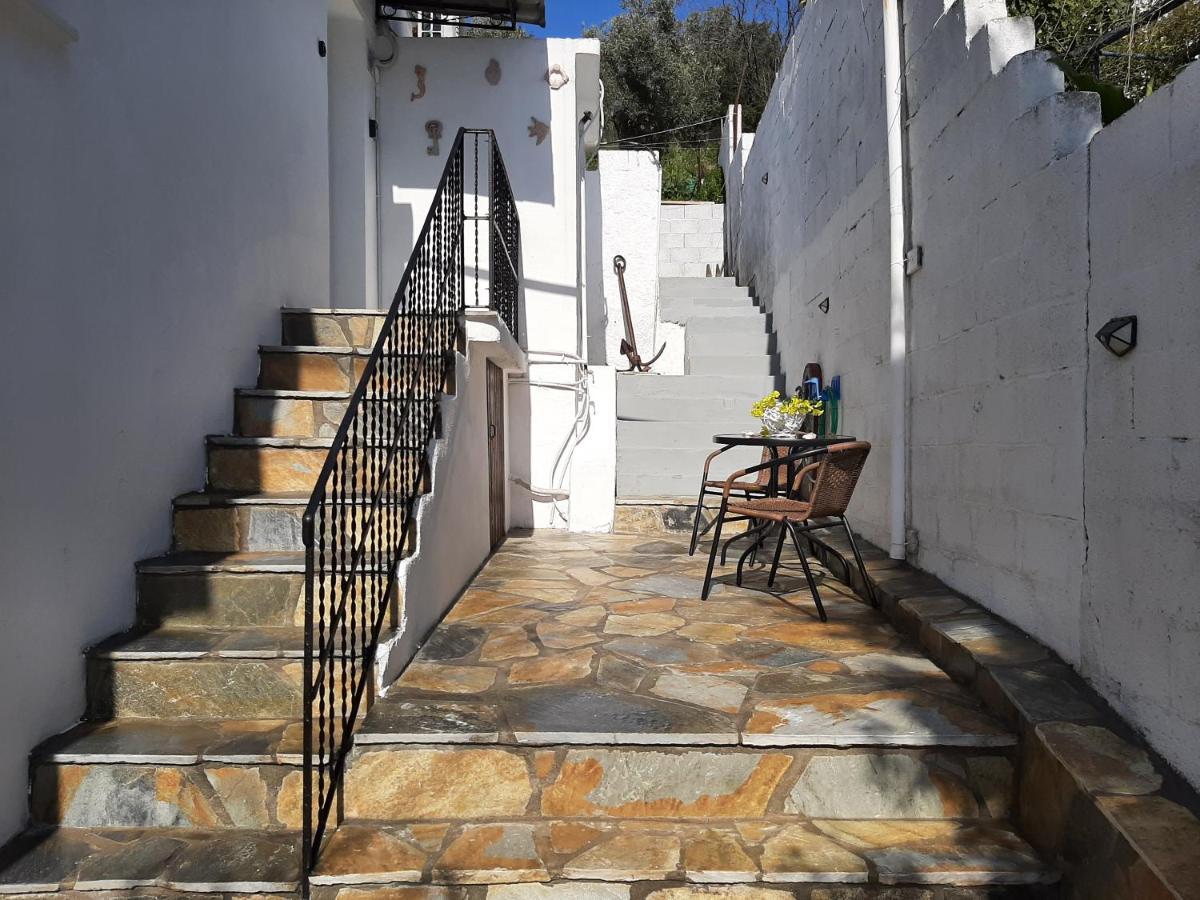 Chiona΄S Apartments By The Sea Paleo Trikeri Esterno foto